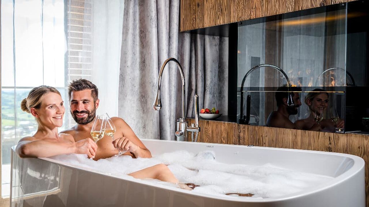 Hotelzimmer mit Whirlpool Hotelzimmer mit Whirlpool